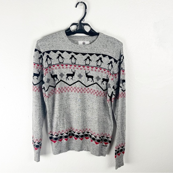 ON THE BYAS Gray Penguin Deer Novelty Prints Long Sleeves Sweater Size Small - Picture 1 of 8